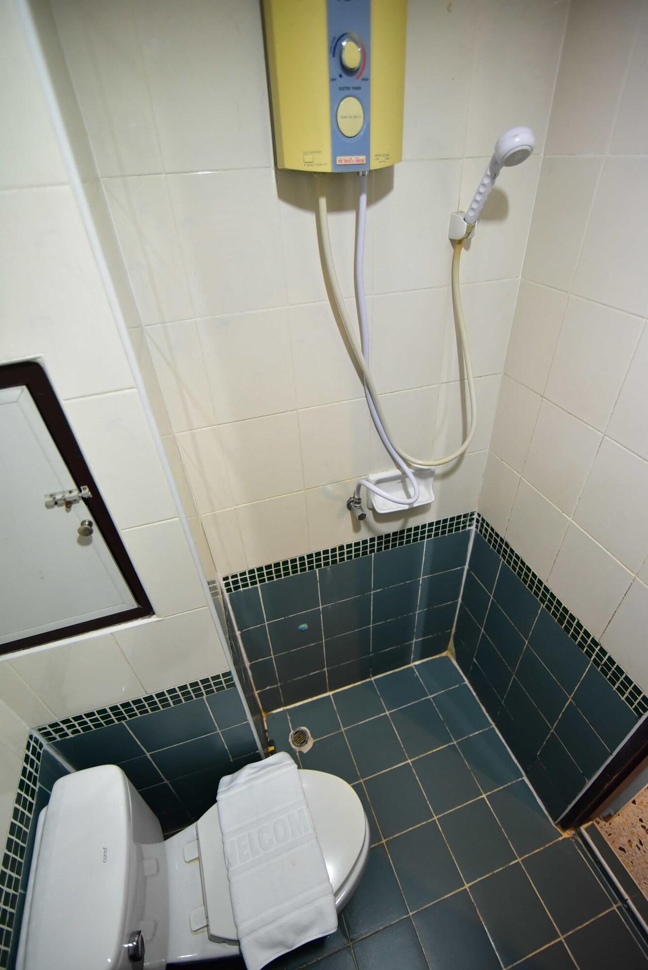 Thara House Hotel Bangkok Kültér fotó