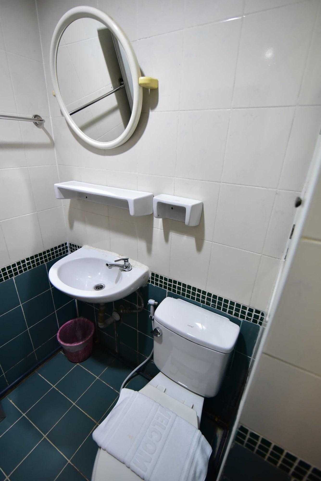 Thara House Hotel Bangkok Kültér fotó