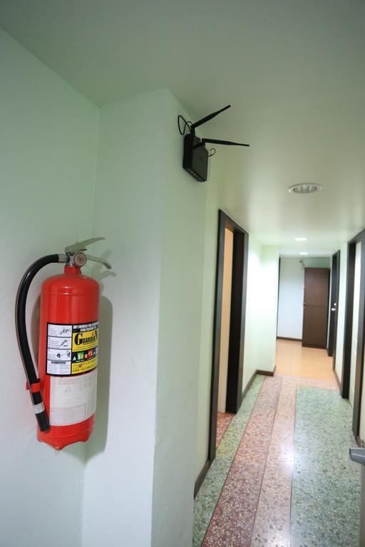Thara House Hotel Bangkok Kültér fotó