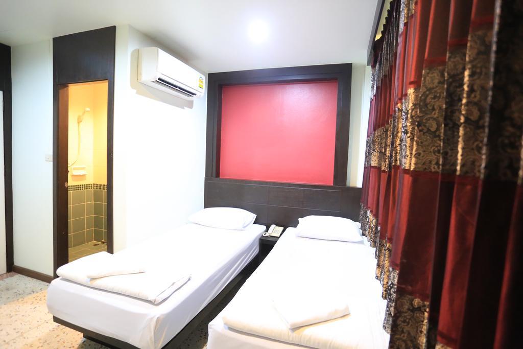 Thara House Hotel Bangkok Szoba fotó