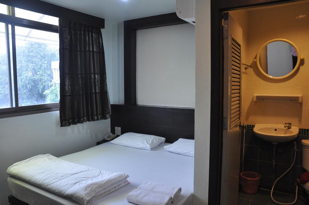 Thara House Hotel Bangkok Kültér fotó