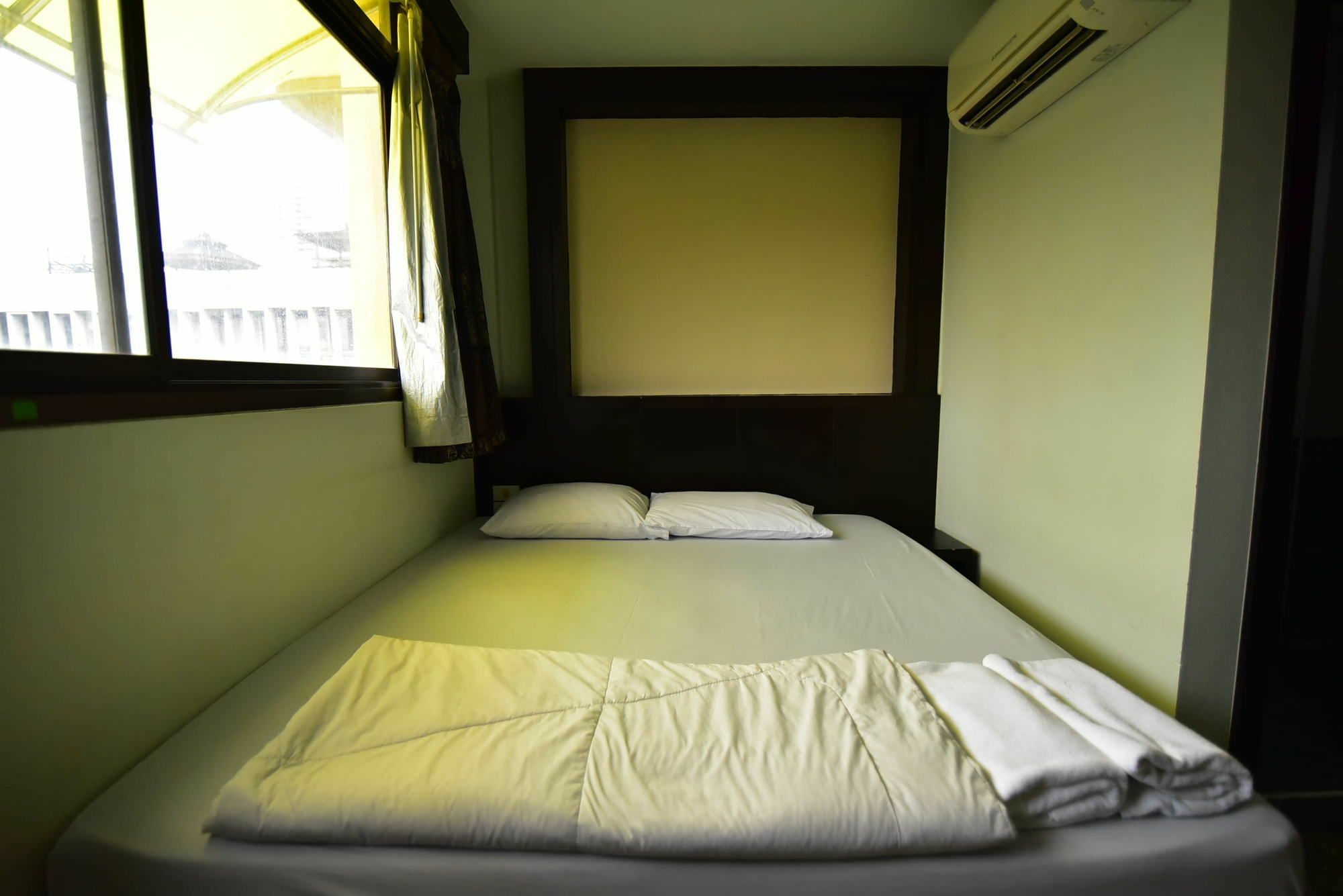 Thara House Hotel Bangkok Kültér fotó