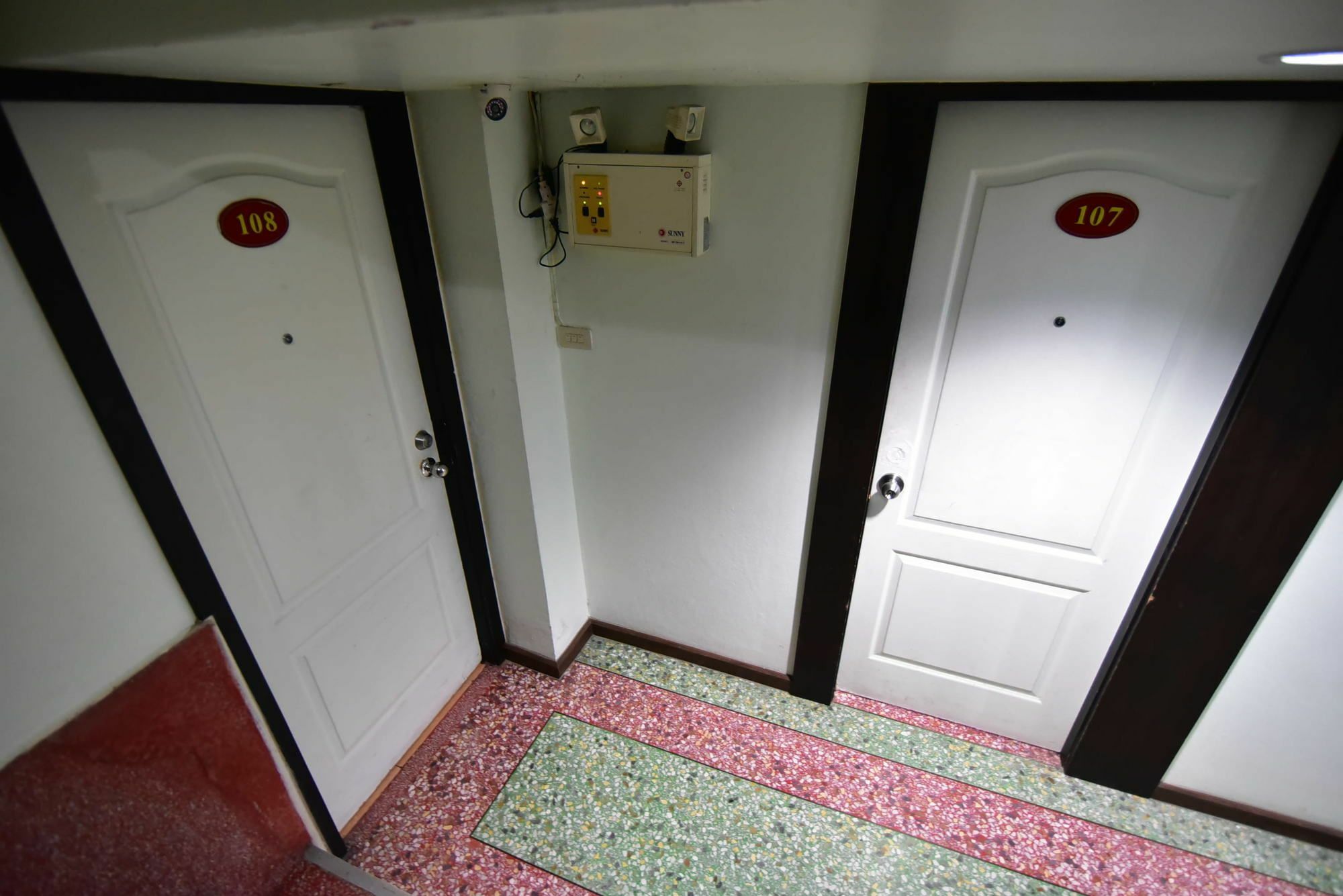 Thara House Hotel Bangkok Kültér fotó