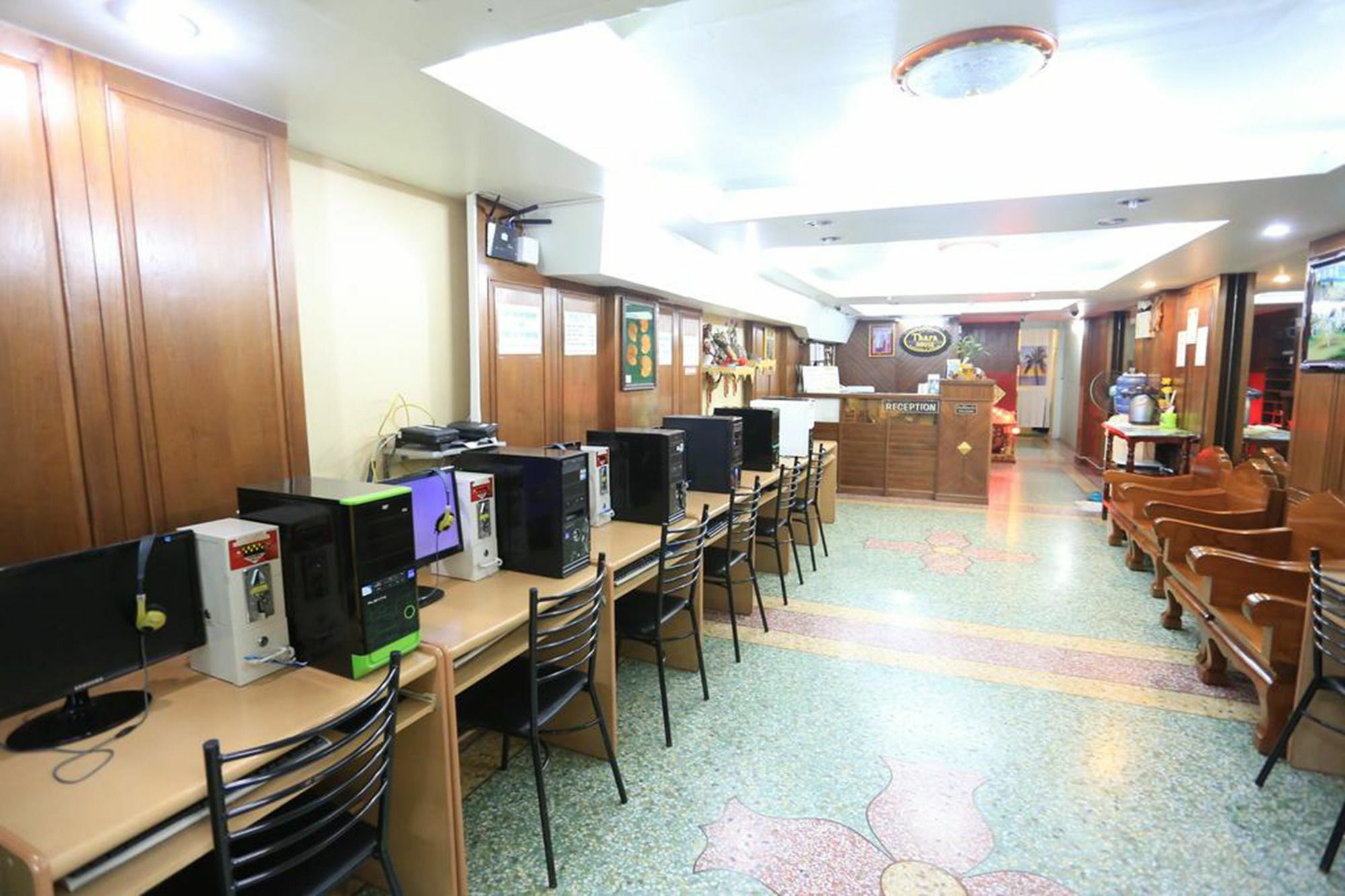 Thara House Hotel Bangkok Kültér fotó