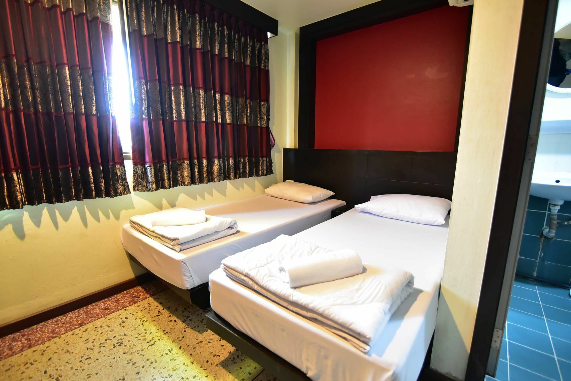 Thara House Hotel Bangkok Kültér fotó